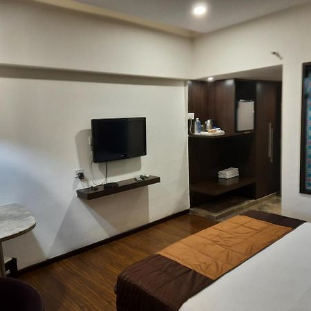 Hotel Lxia Hinjewadi - Indian Nationals Only Pimpri-Chinchwad Екстериор снимка