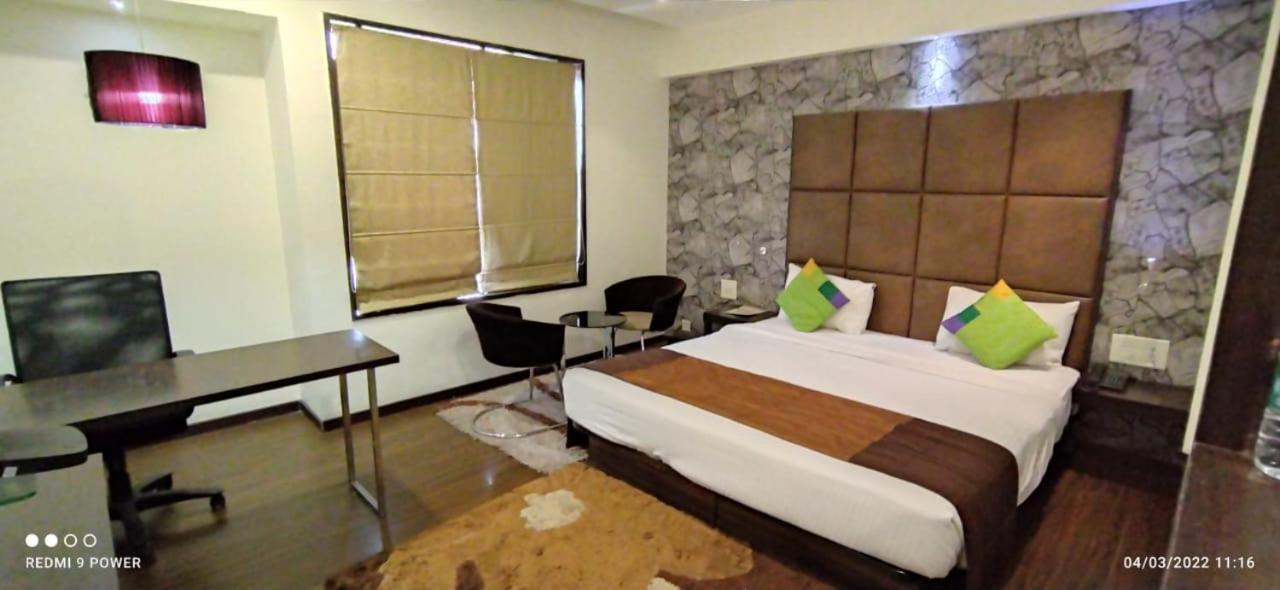 Hotel Lxia Hinjewadi - Indian Nationals Only Pimpri-Chinchwad Екстериор снимка