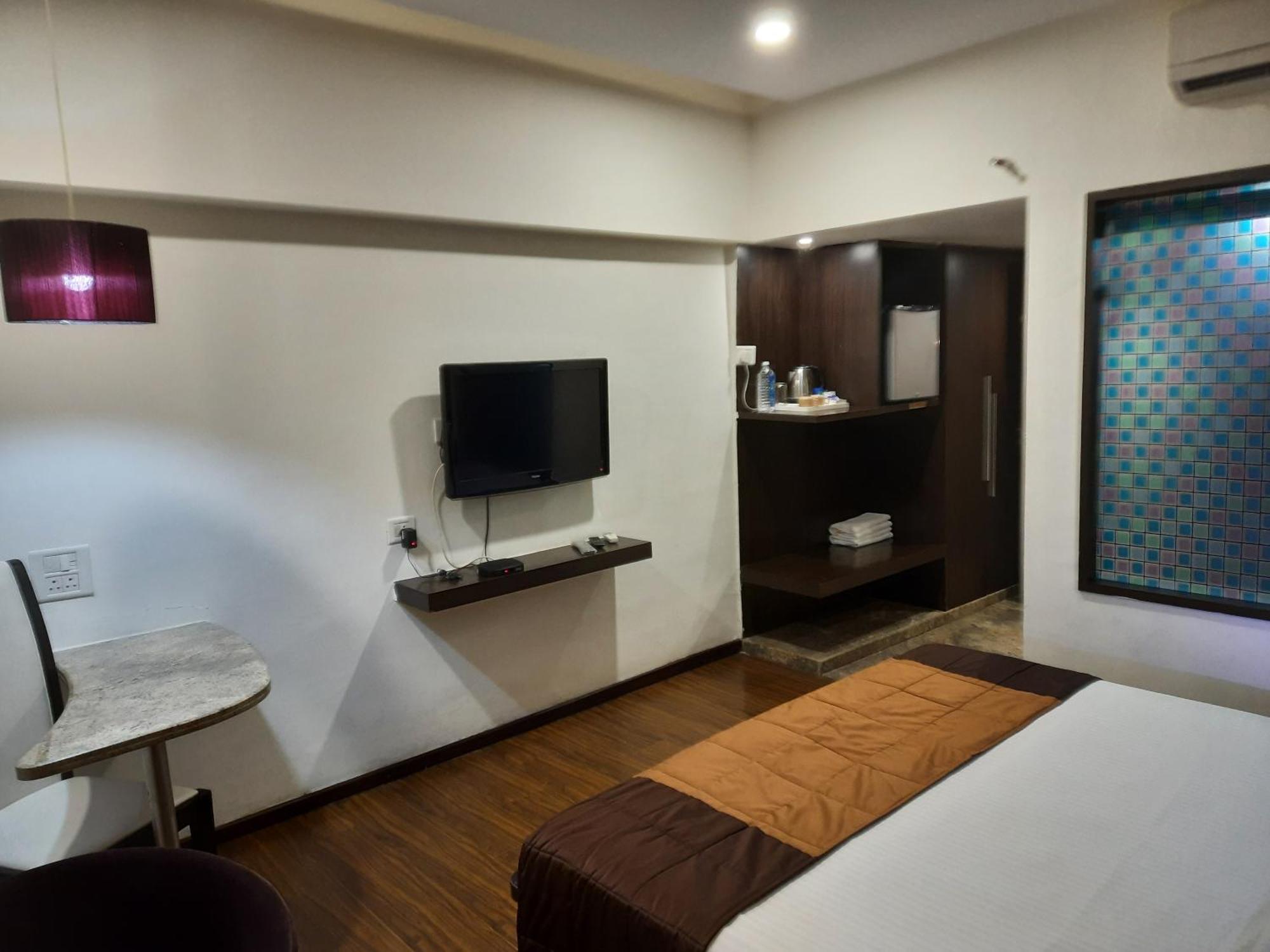 Hotel Lxia Hinjewadi - Indian Nationals Only Pimpri-Chinchwad Екстериор снимка