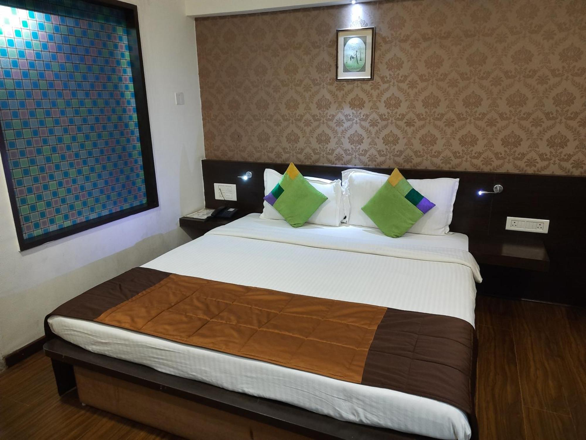 Hotel Lxia Hinjewadi - Indian Nationals Only Pimpri-Chinchwad Екстериор снимка