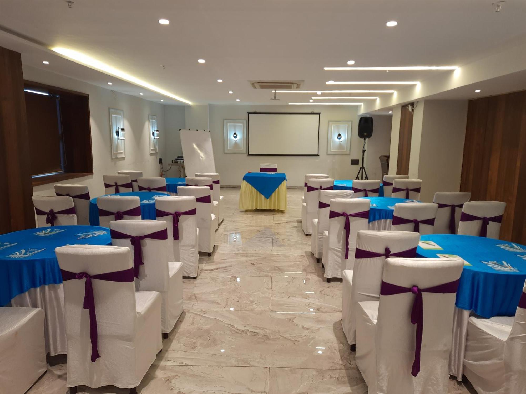 Hotel Lxia Hinjewadi - Indian Nationals Only Pimpri-Chinchwad Екстериор снимка