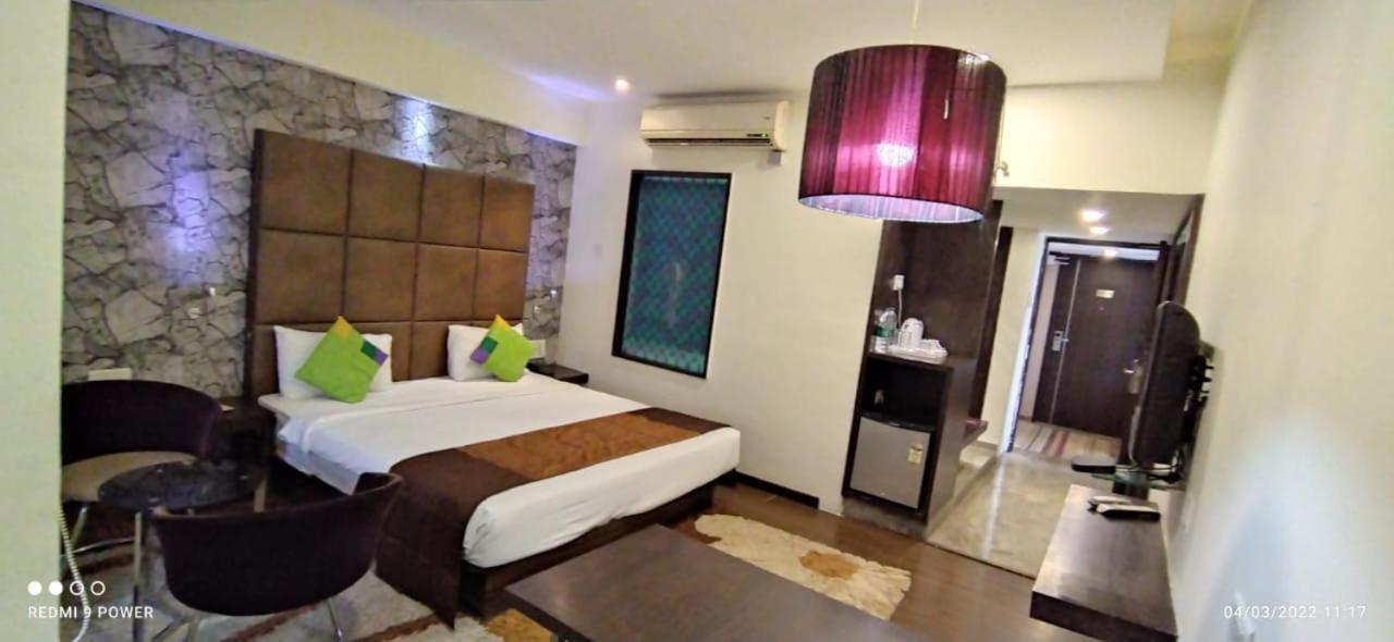 Hotel Lxia Hinjewadi - Indian Nationals Only Pimpri-Chinchwad Екстериор снимка