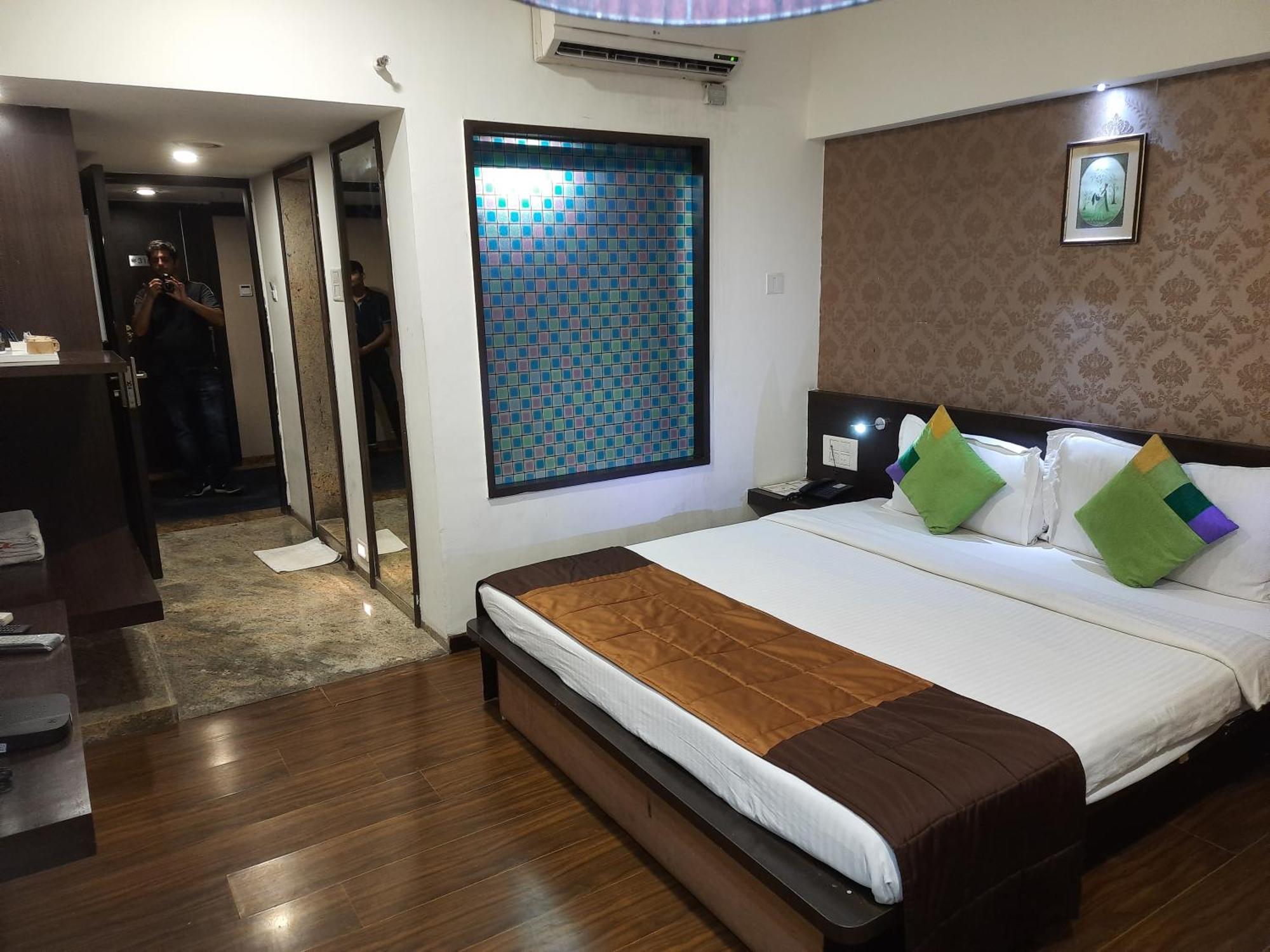 Hotel Lxia Hinjewadi - Indian Nationals Only Pimpri-Chinchwad Екстериор снимка