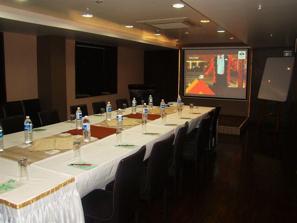 Hotel Lxia Hinjewadi - Indian Nationals Only Pimpri-Chinchwad Екстериор снимка