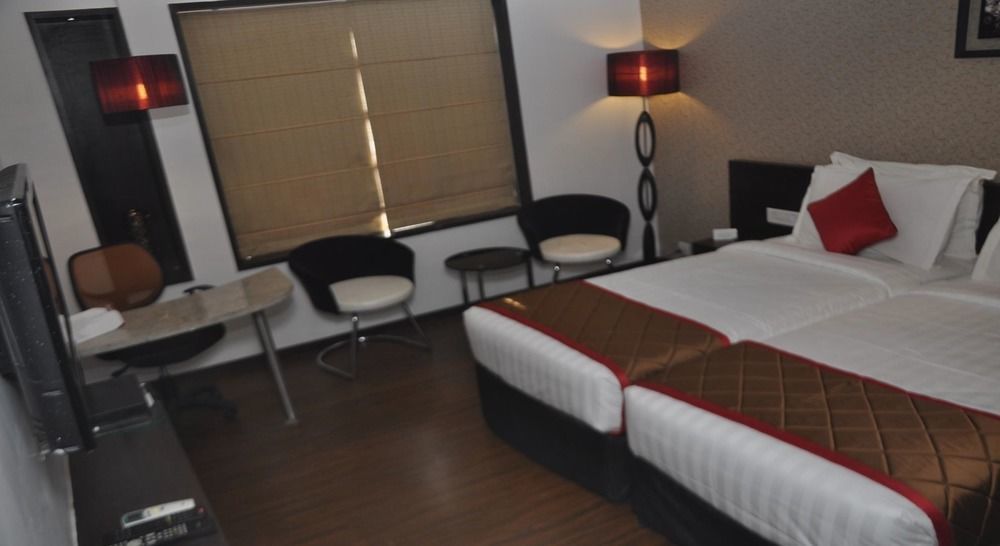 Hotel Lxia Hinjewadi - Indian Nationals Only Pimpri-Chinchwad Екстериор снимка